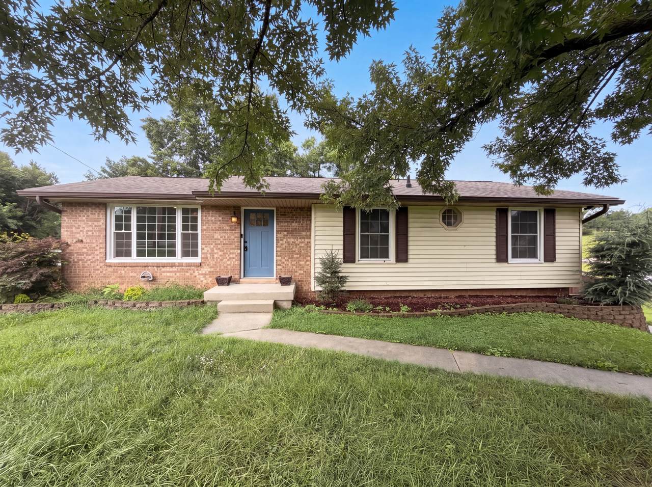 102 S Valley Rd - Photo 1