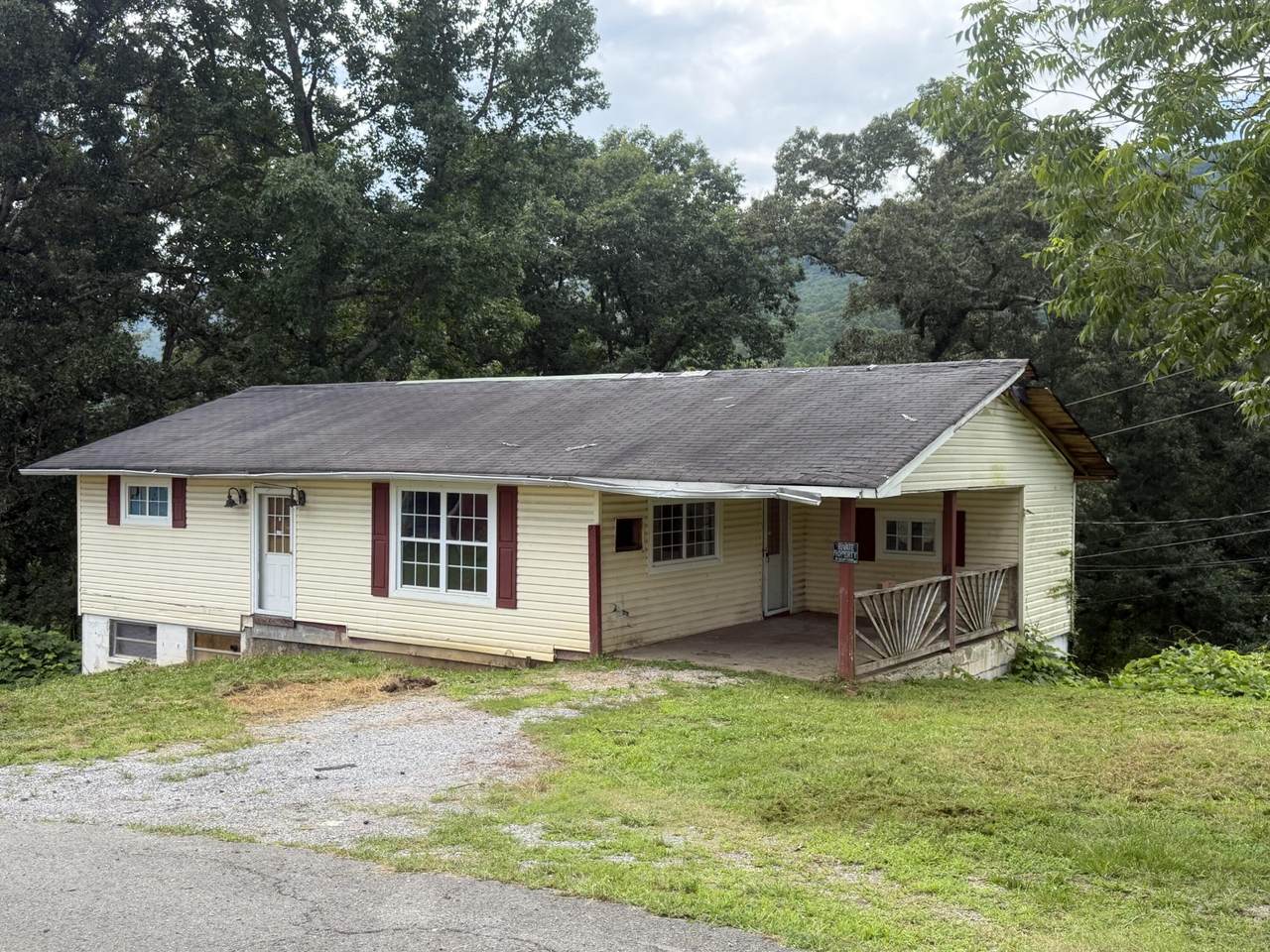 211 S Oak Street - Photo 1