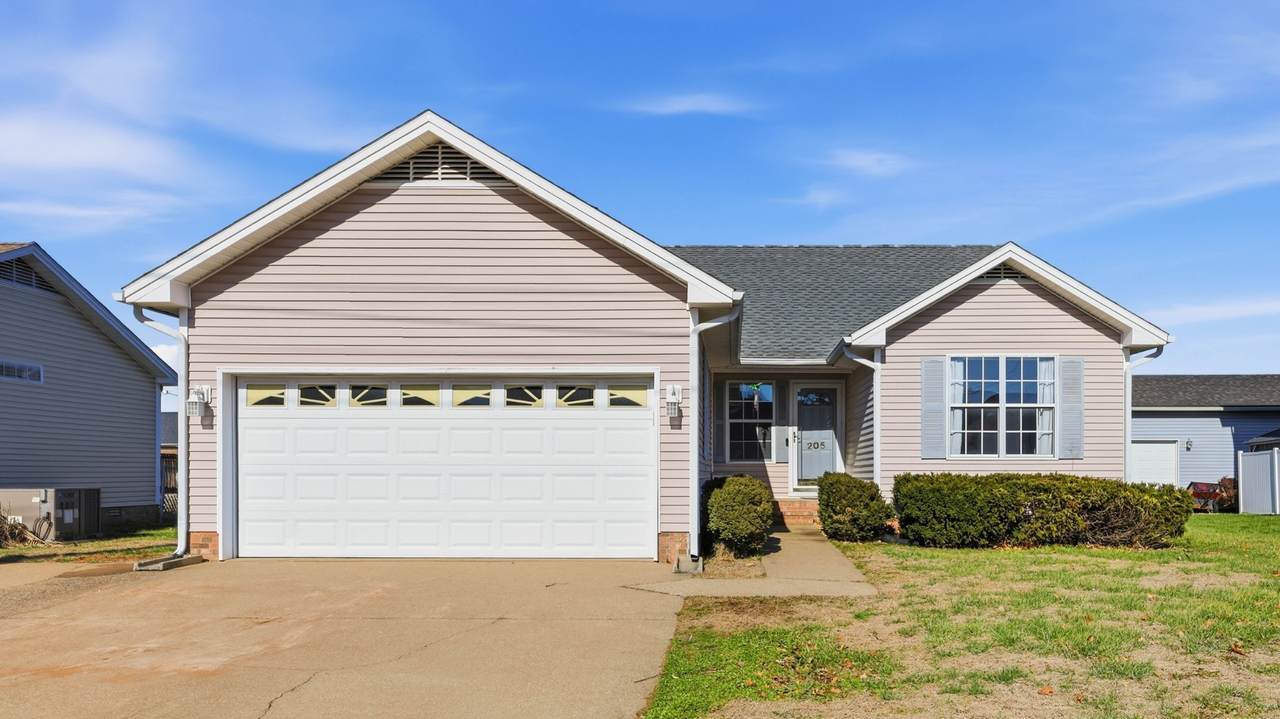 205 Sheridan Cir - Photo 1