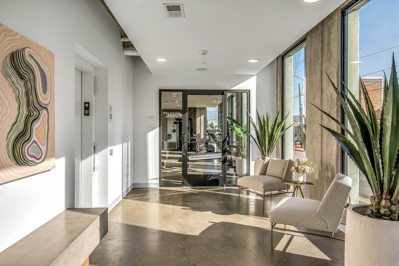 806 Olympic St - Photo 1