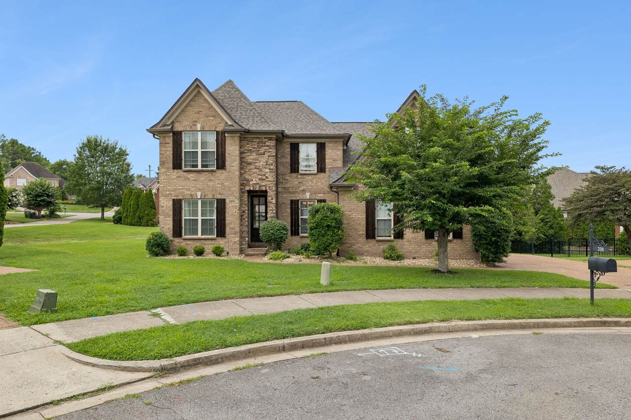 208 Chapel Ct - Photo 1