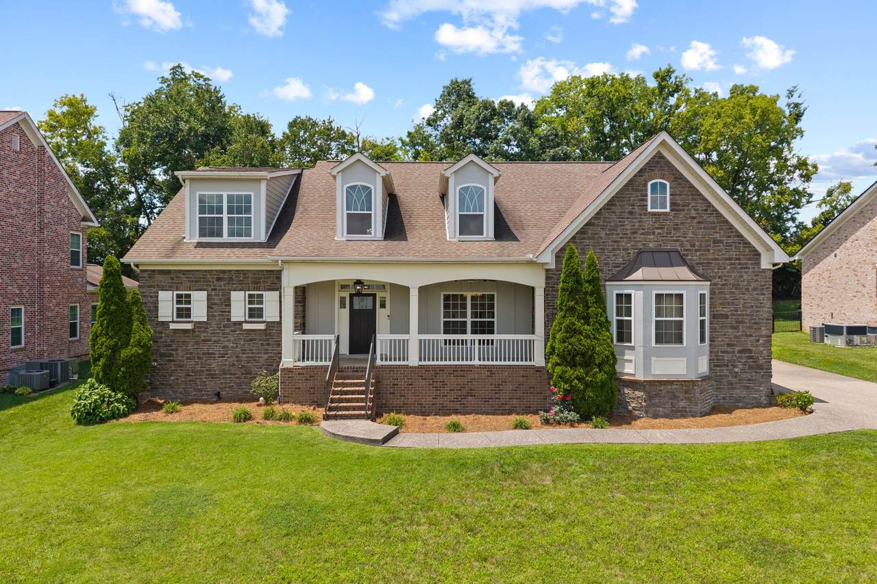 1387 Round Hill Ln - Photo 1