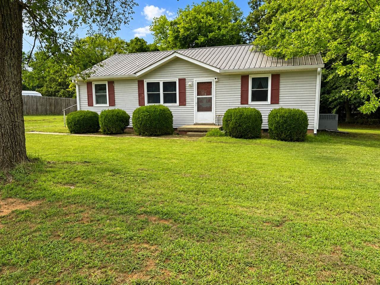 307 Barkwood Dr - Photo 1