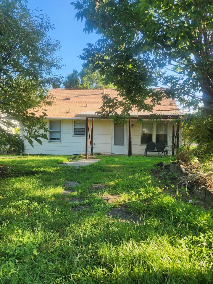 3801 Elkins Ave - Photo 1