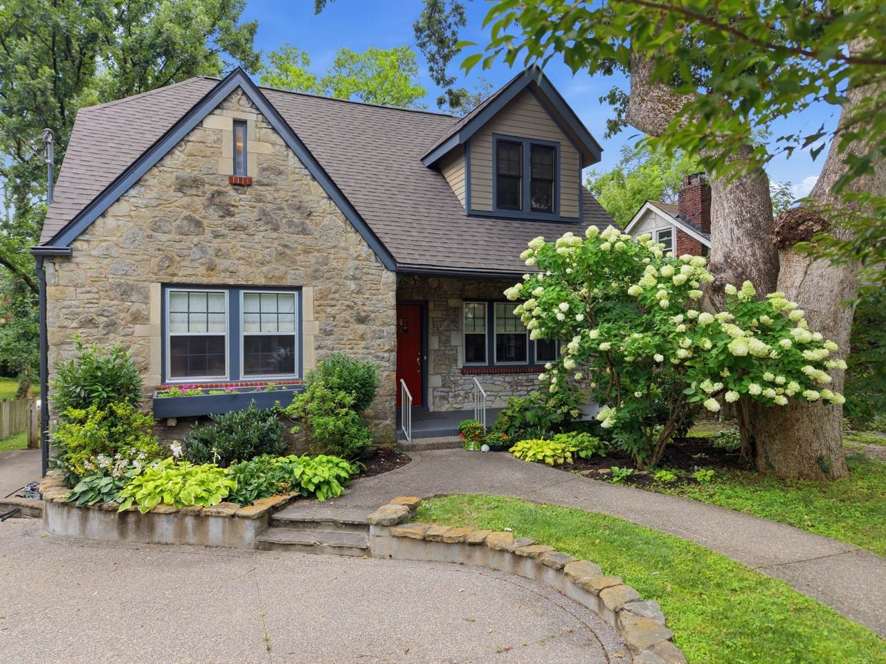 2611 W Linden Ave - Photo 1