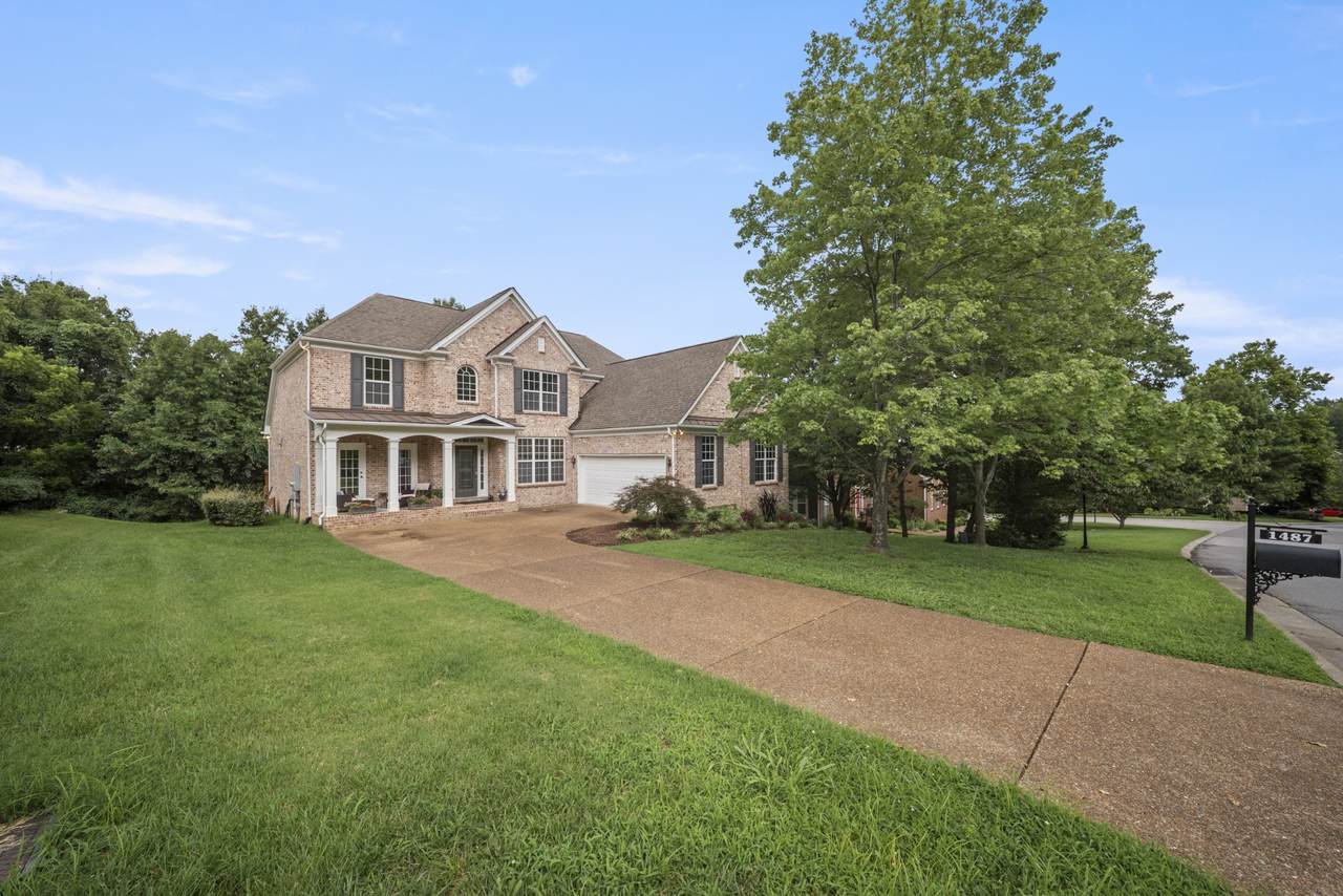 1487 Red Oak Dr - Photo 1