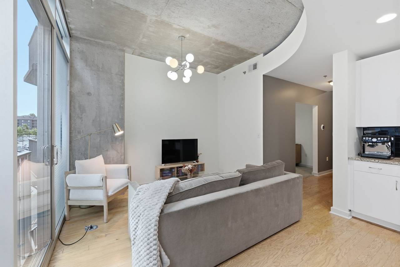 301 Demonbreun St - Photo 1