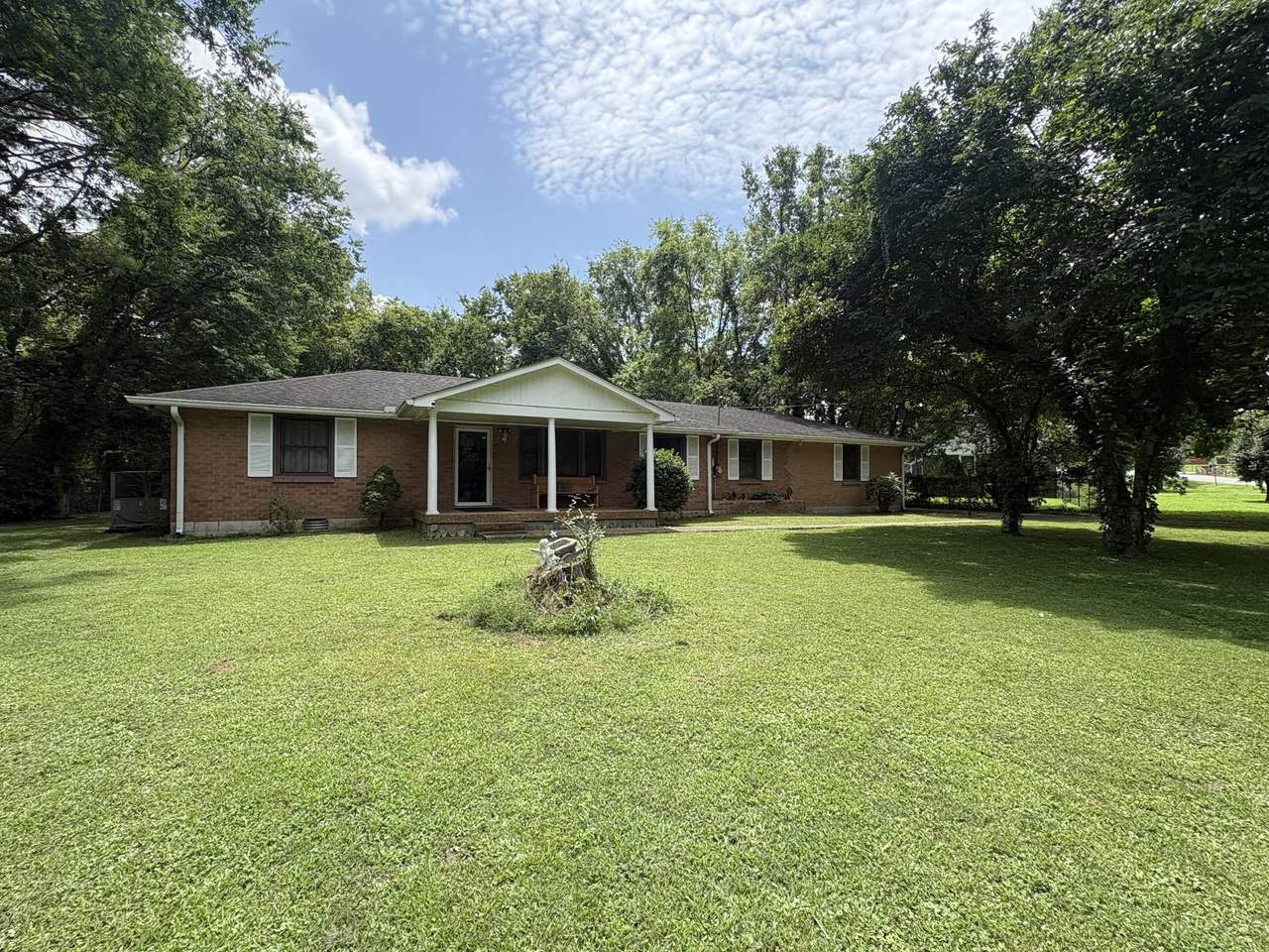456 Ewing Ln - Photo 1