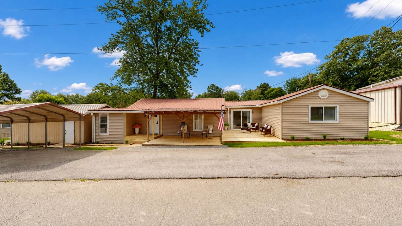 146 Lakeshore Dr - Photo 1