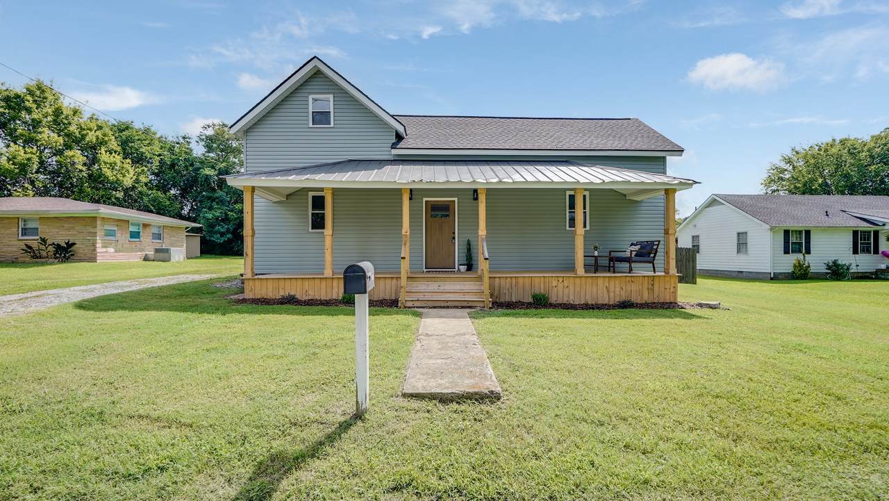 423 Anderson St - Photo 1