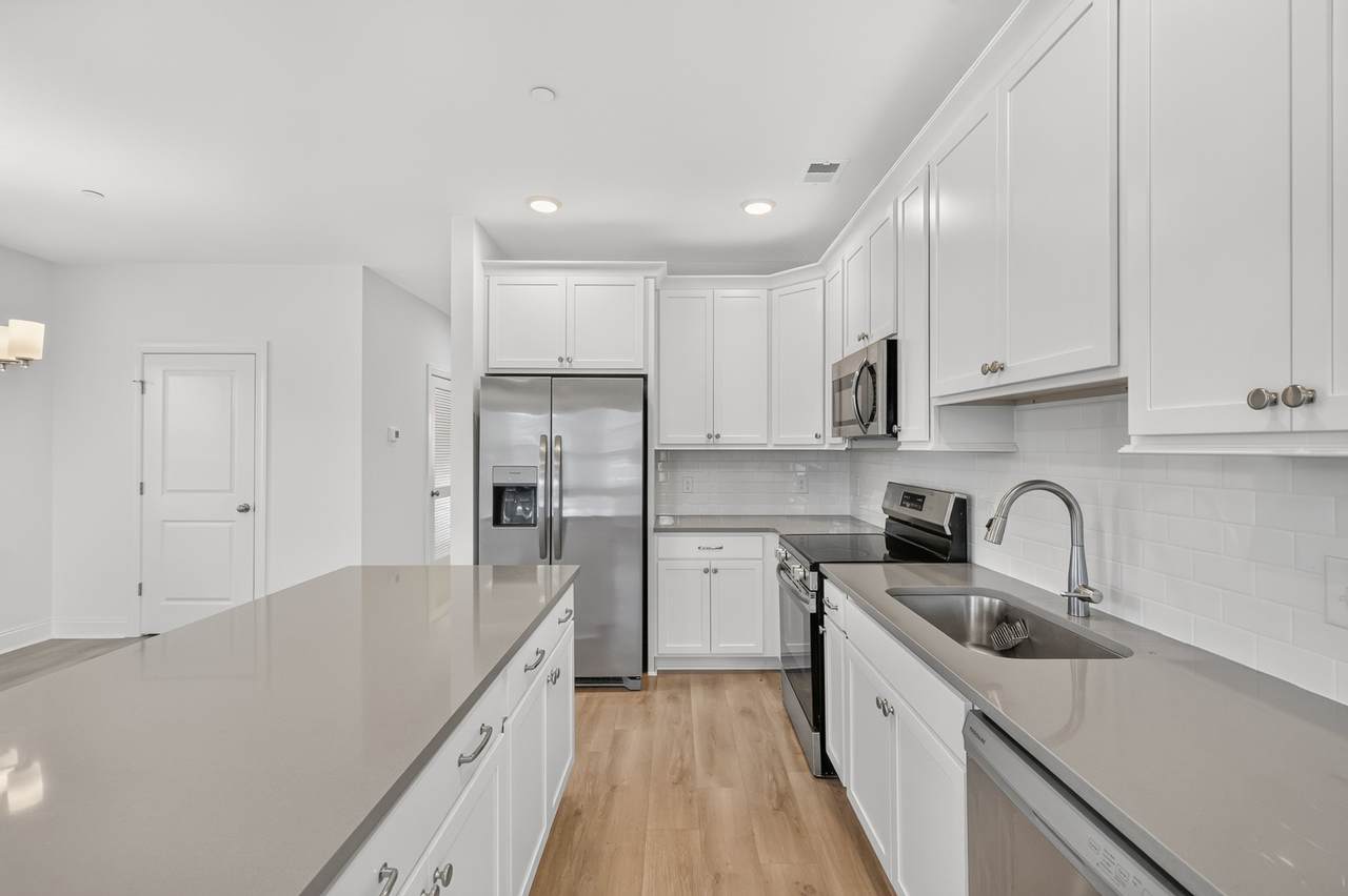 482 Portsdale Dr - Photo 1