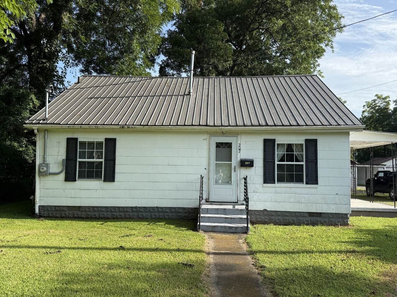 207 Powell St - Photo 1