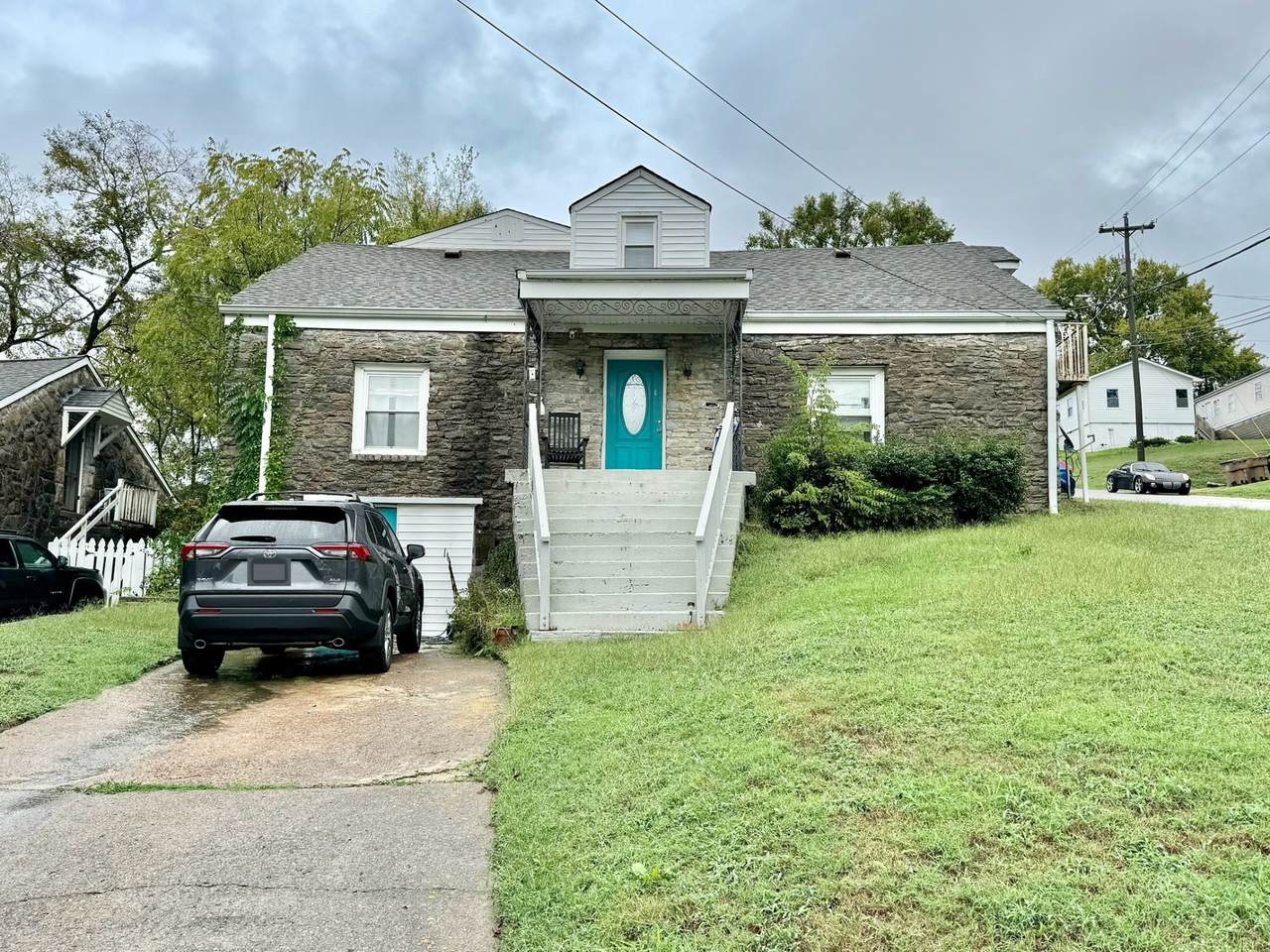 300 37th Ave - Photo 1