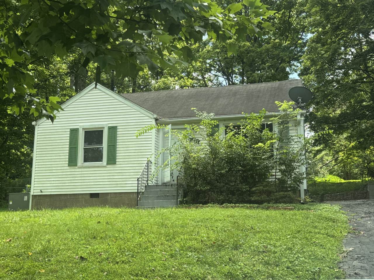 717 Drummond Dr - Photo 1
