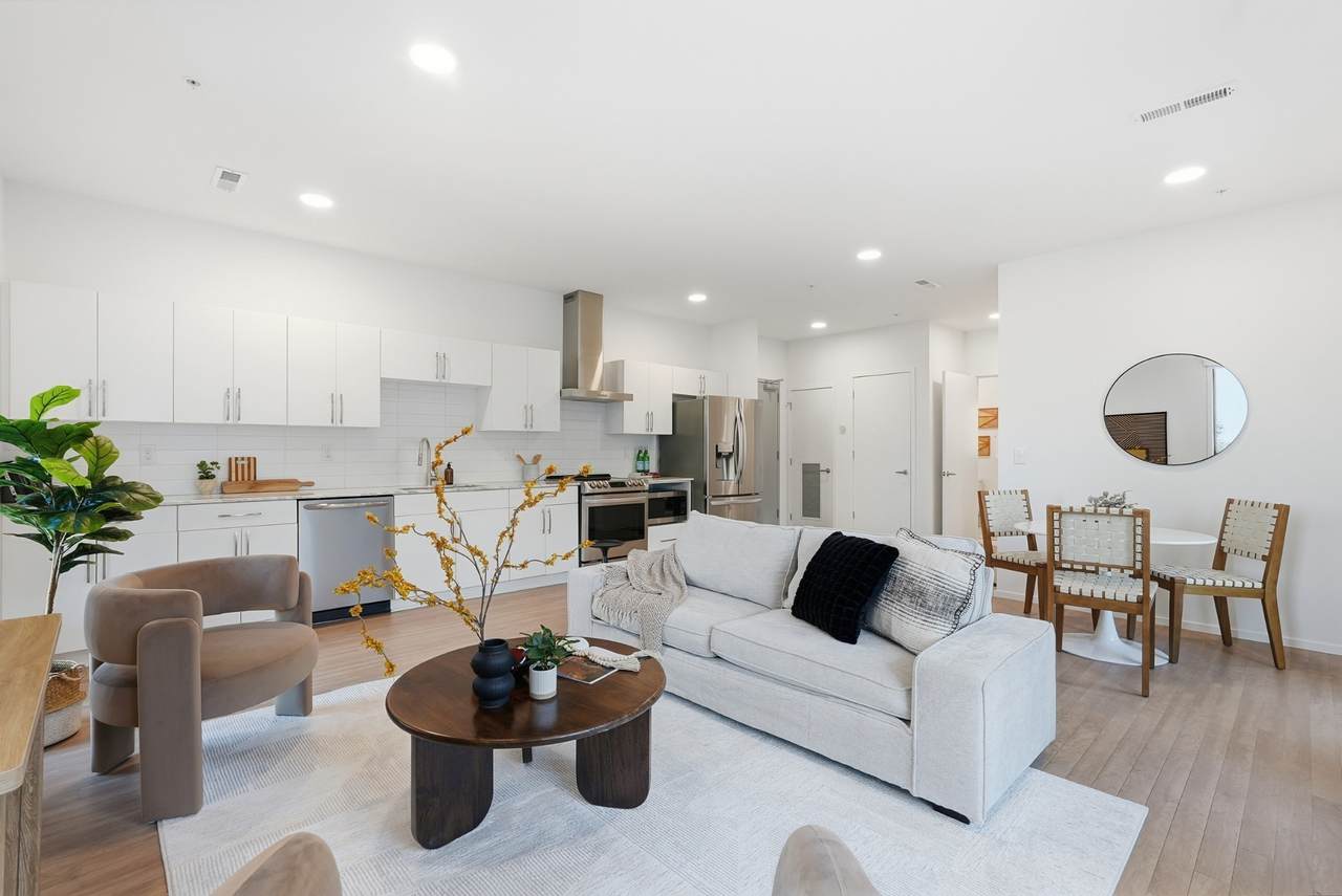 806 Olympic St - Photo 1