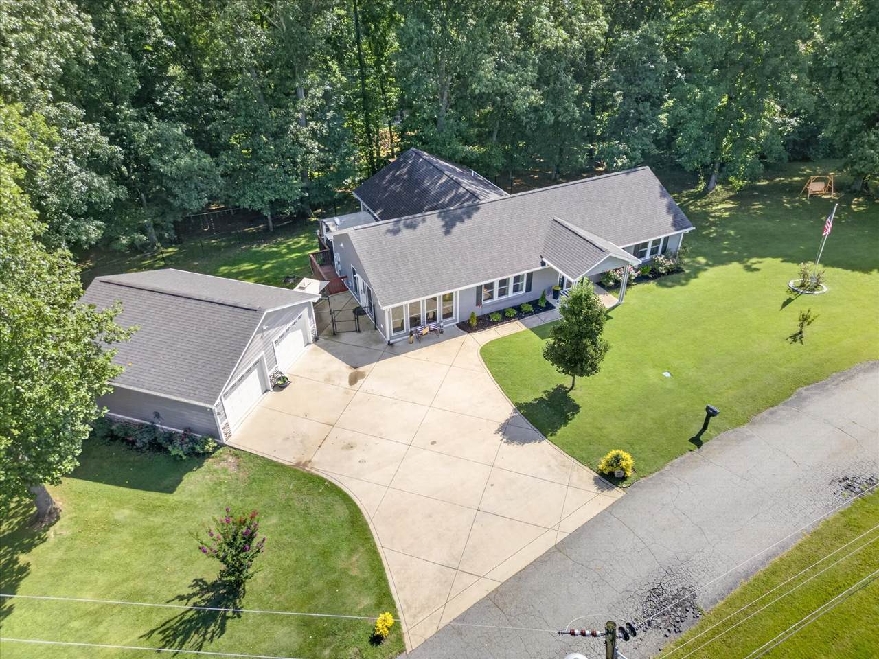 https://bt-photos.global.ssl.fastly.net/nashville/1280_boomver_1_RTC3297854-1.jpg