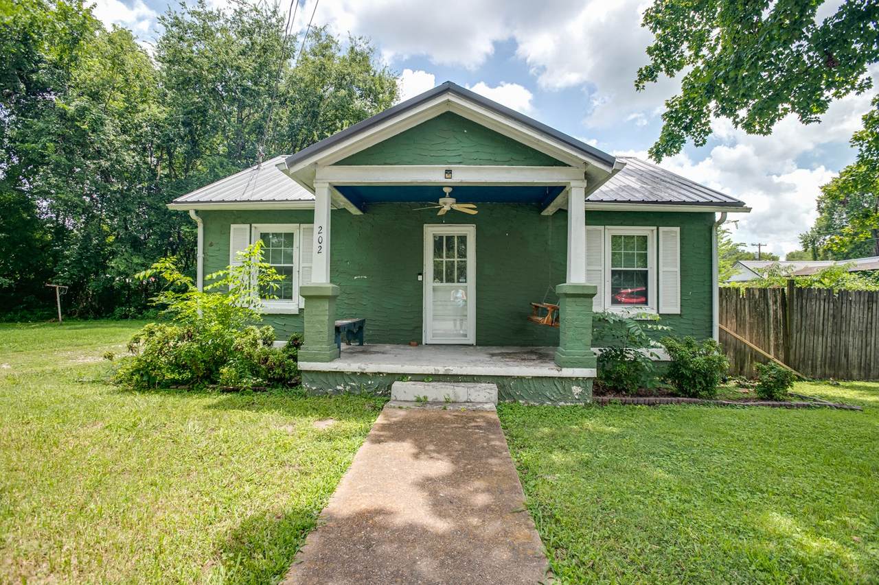 202 N Cherry St - Photo 1