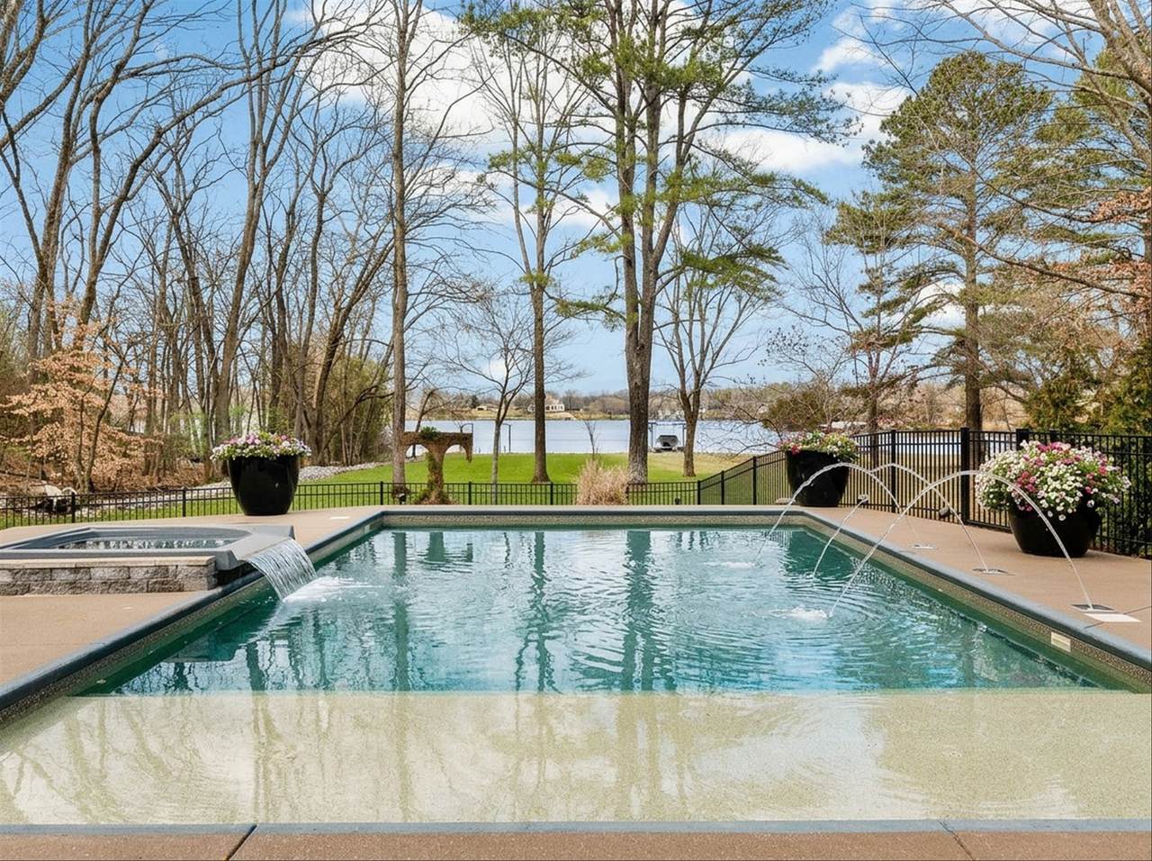 https://bt-photos.global.ssl.fastly.net/nashville/1280_boomver_1_RTC3299352-1.jpg