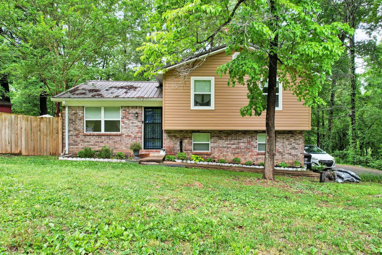 3975 Lynncrest Drive - Photo 1