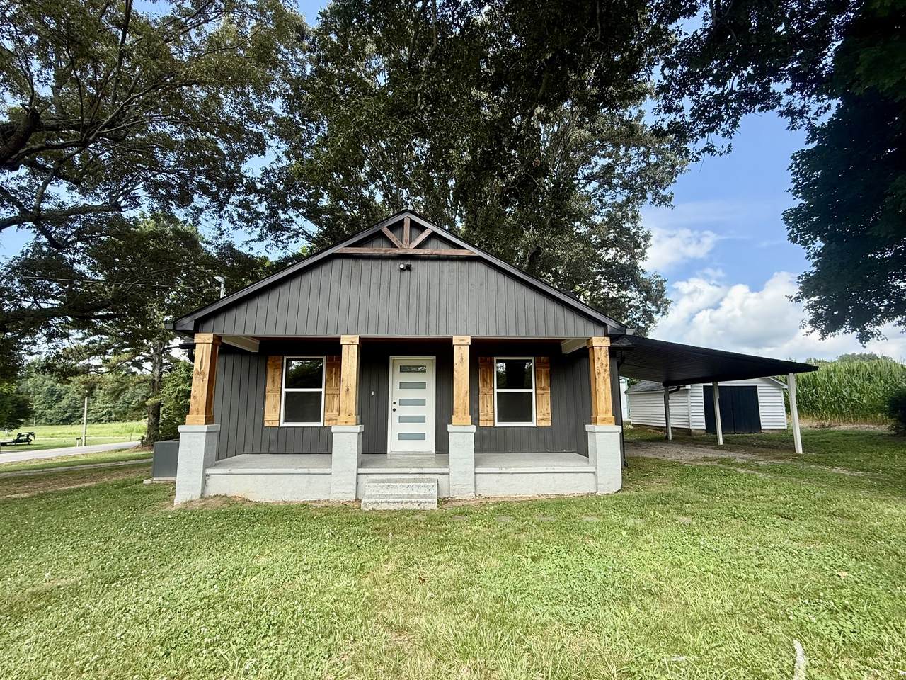1541 Summitville Rd - Photo 1