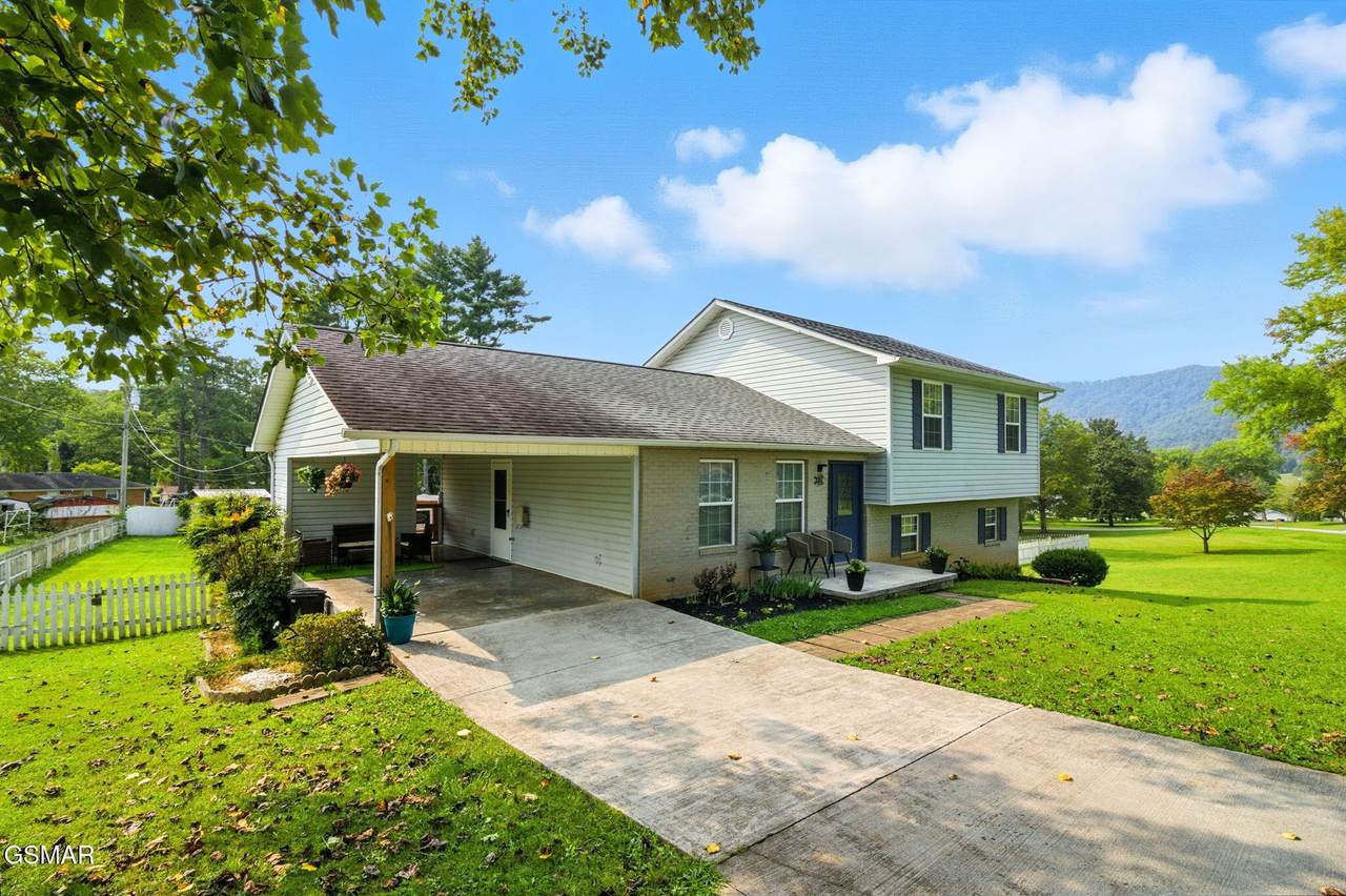 306 Eastwood Drive - Photo 1