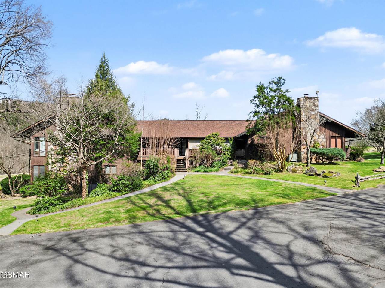 3815 E Parkway - Photo 1