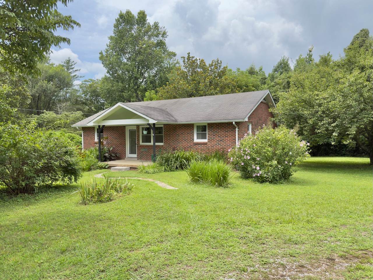 https://bt-photos.global.ssl.fastly.net/nashville/1280_boomver_1_RTC3302223-1.jpg