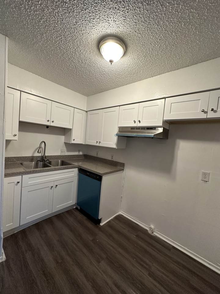 1057 Harold Dr - Photo 1