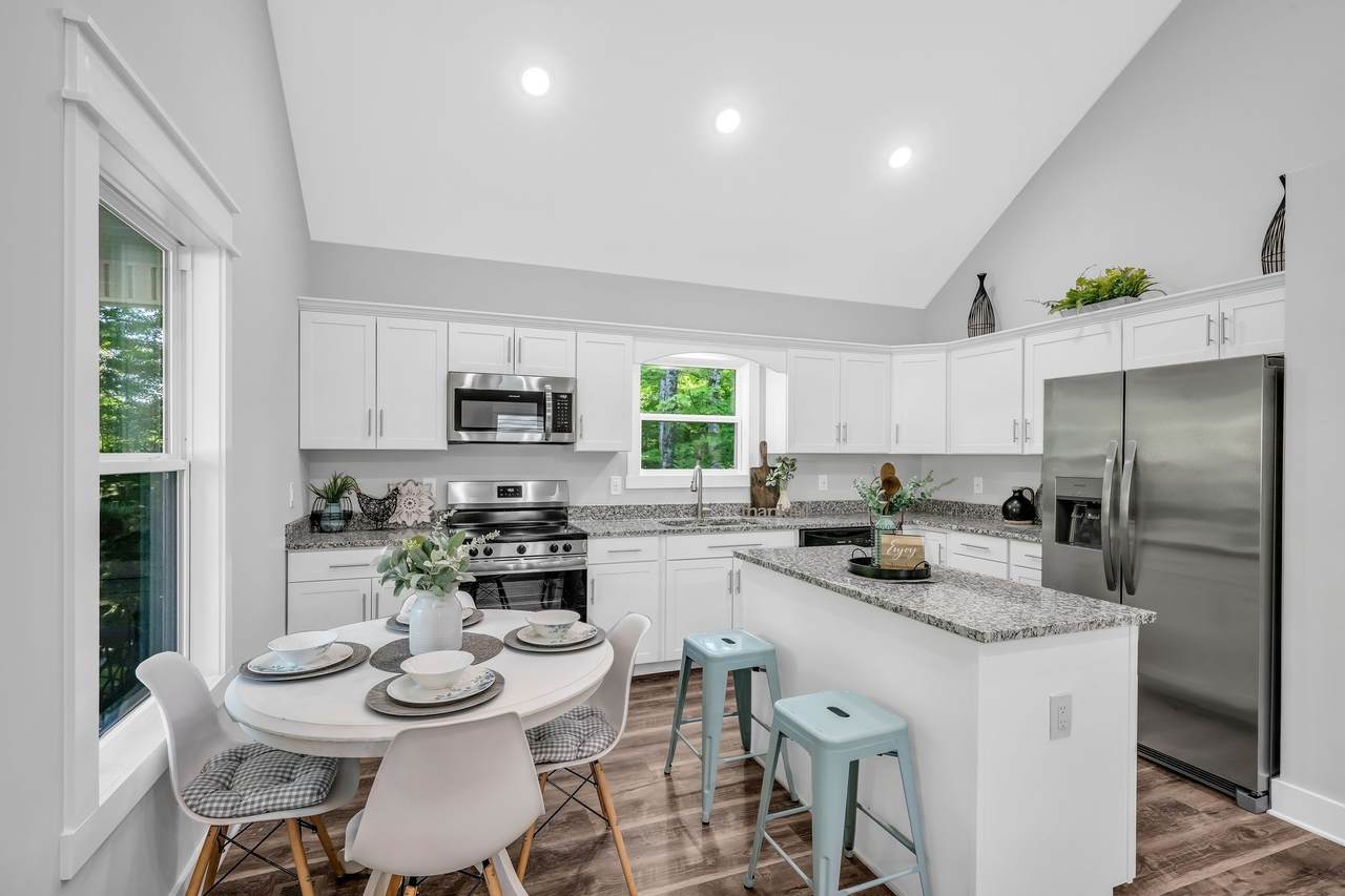 2411 Bell St - Photo 1