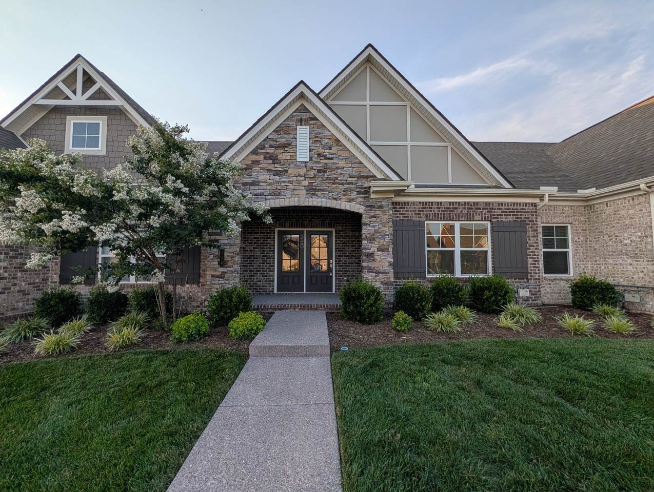 250 Cloverbrook Way - Photo 1