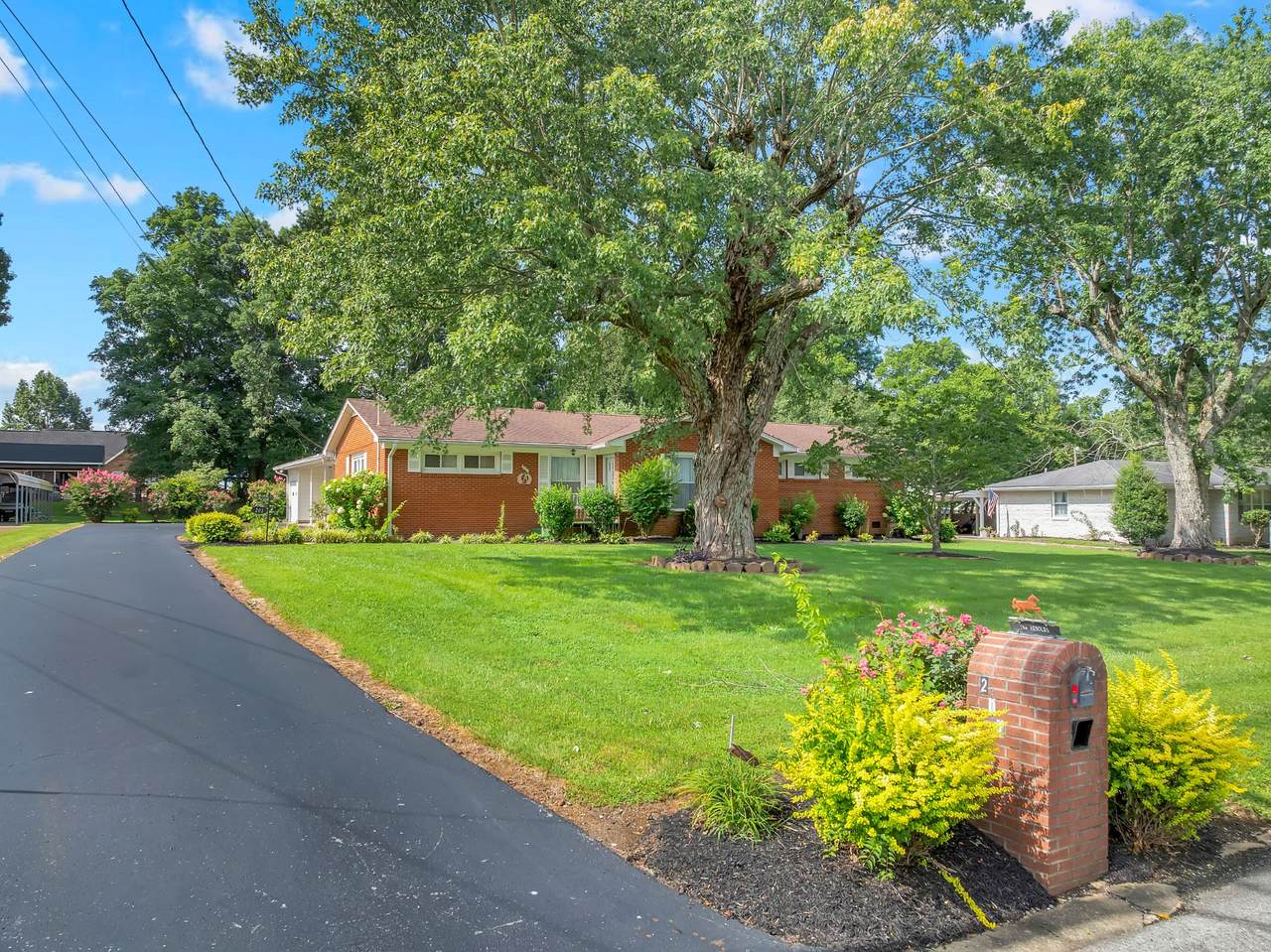 201 Cloverdale Rd - Photo 1