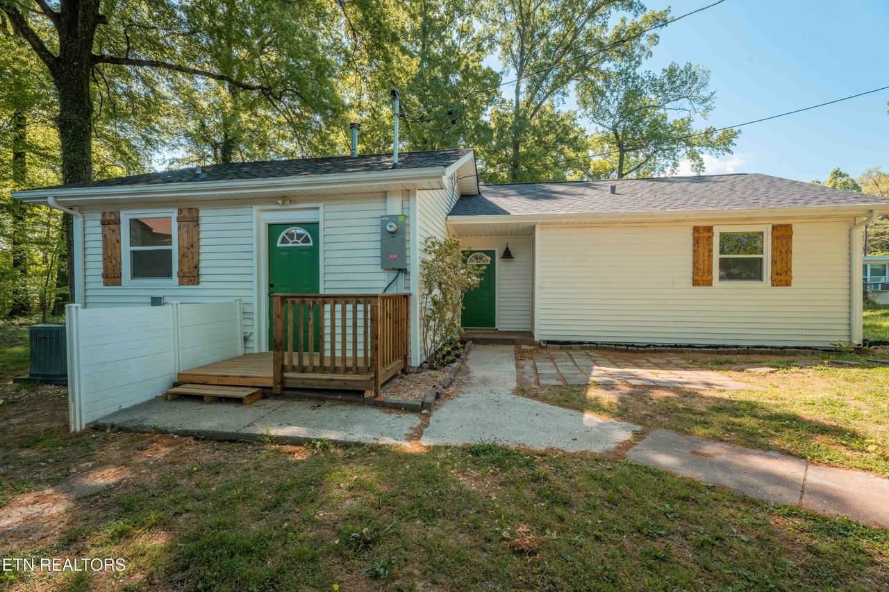 141 W Gettysburg Ave - Photo 1