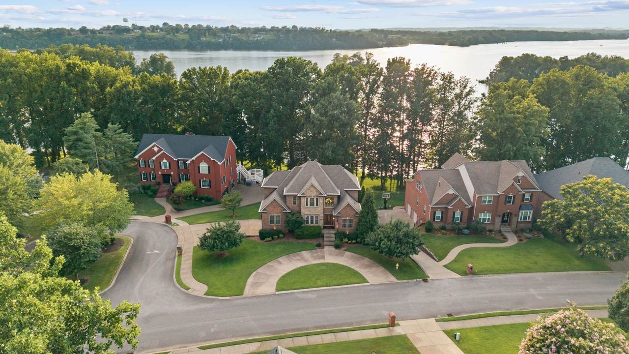 100 Lakecrest Cir - Photo 1