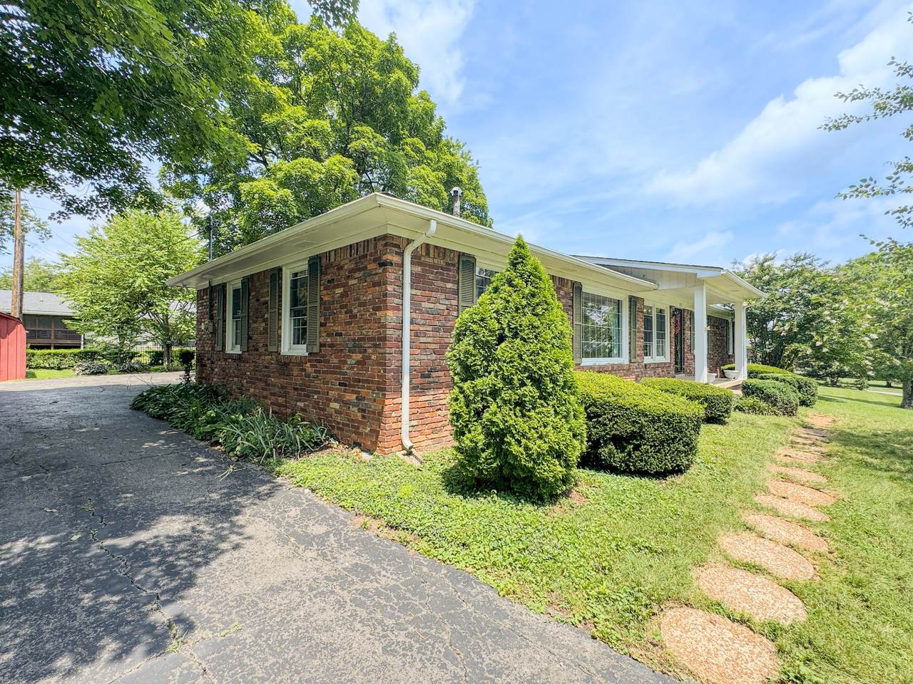 https://bt-photos.global.ssl.fastly.net/nashville/1280_boomver_1_RTC3305080-1.jpg