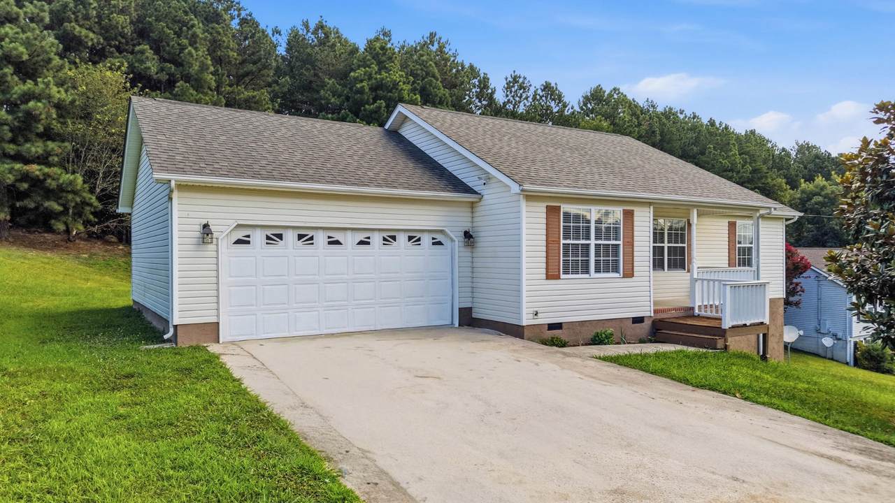 205 Pinewood Drive - Photo 1