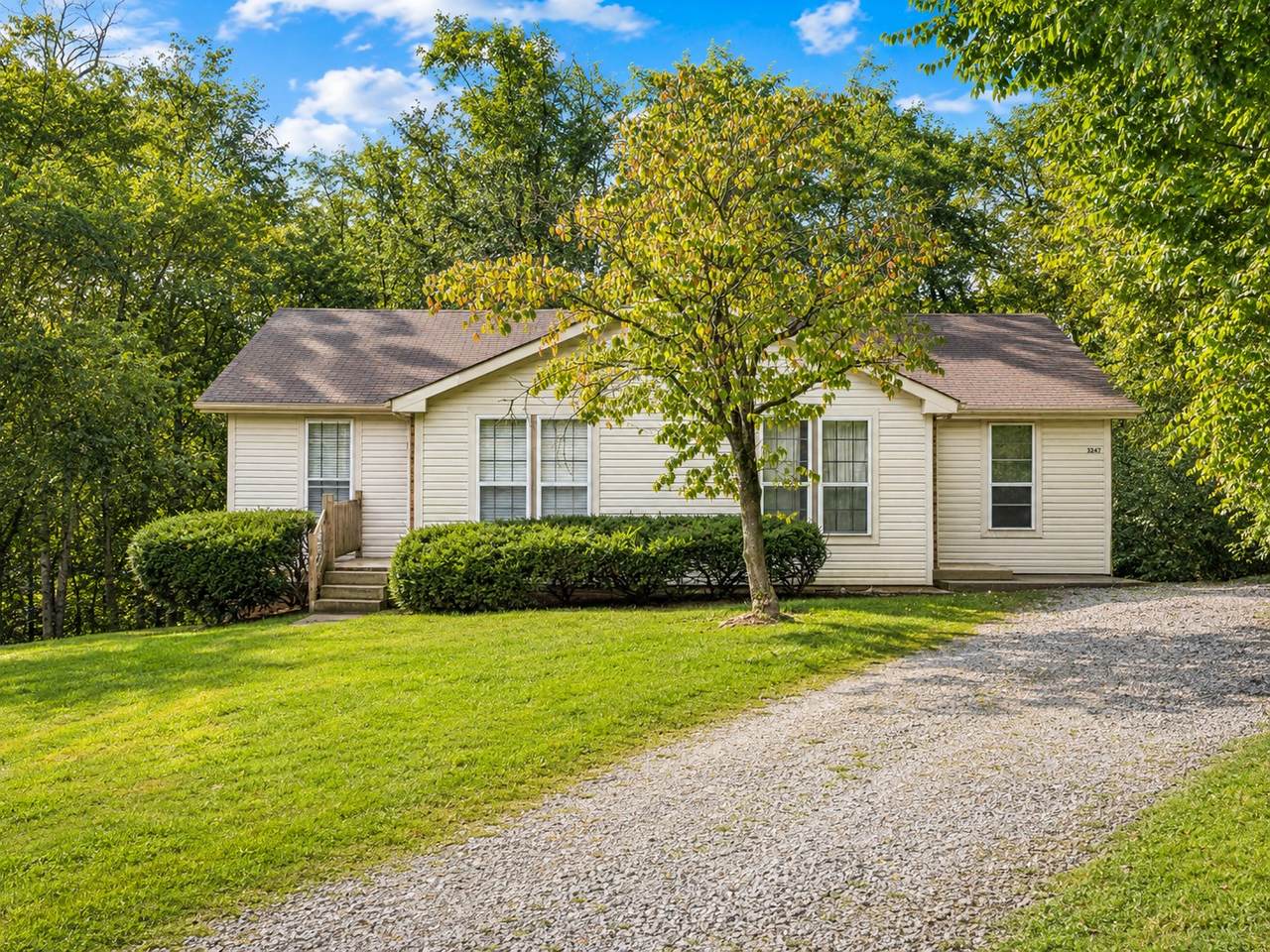 3245 Niagara Dr - Photo 1