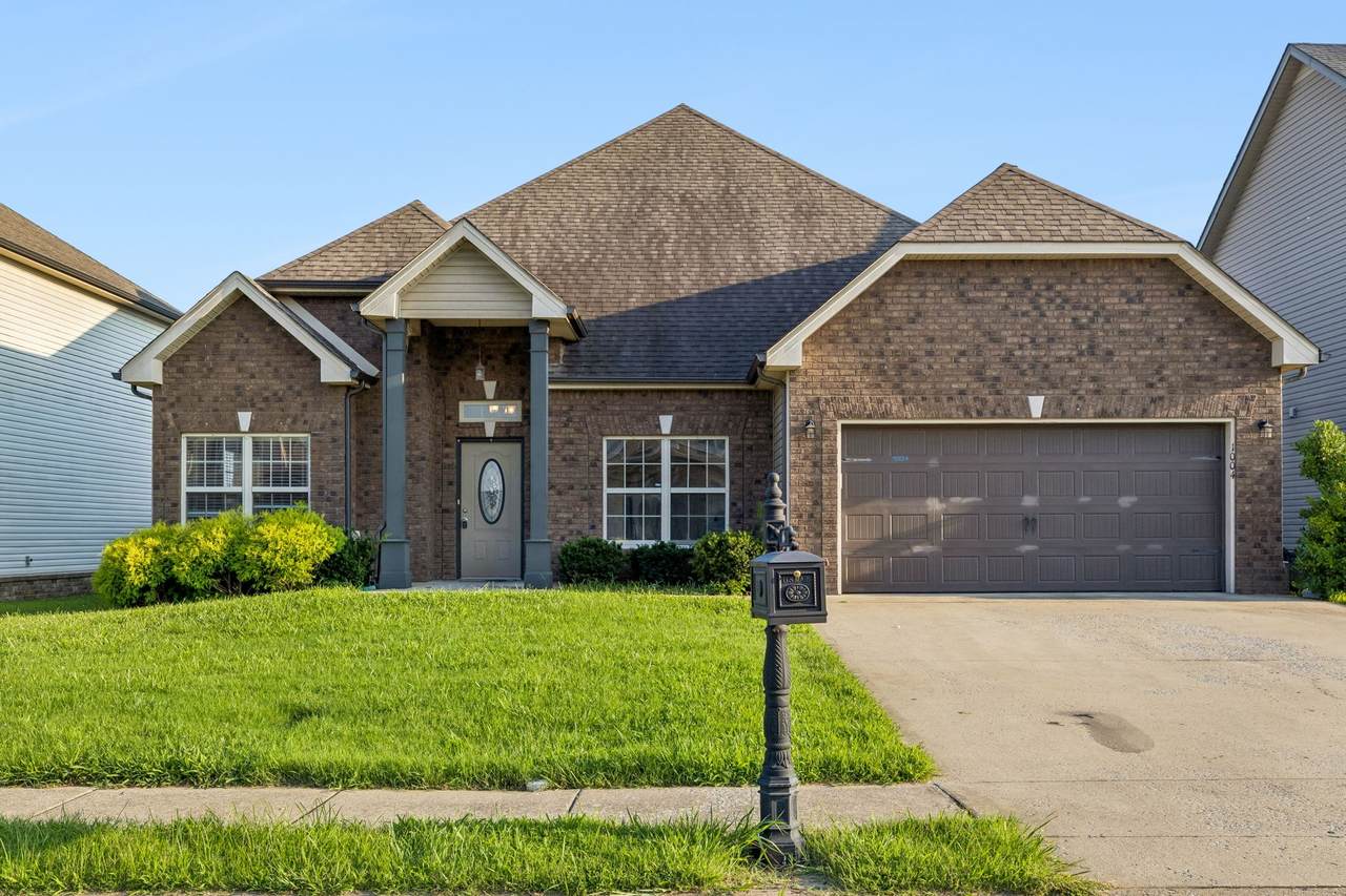 1004 Thrasher Dr - Photo 1