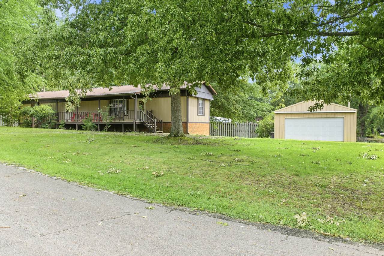 225 Pineview Dr - Photo 1
