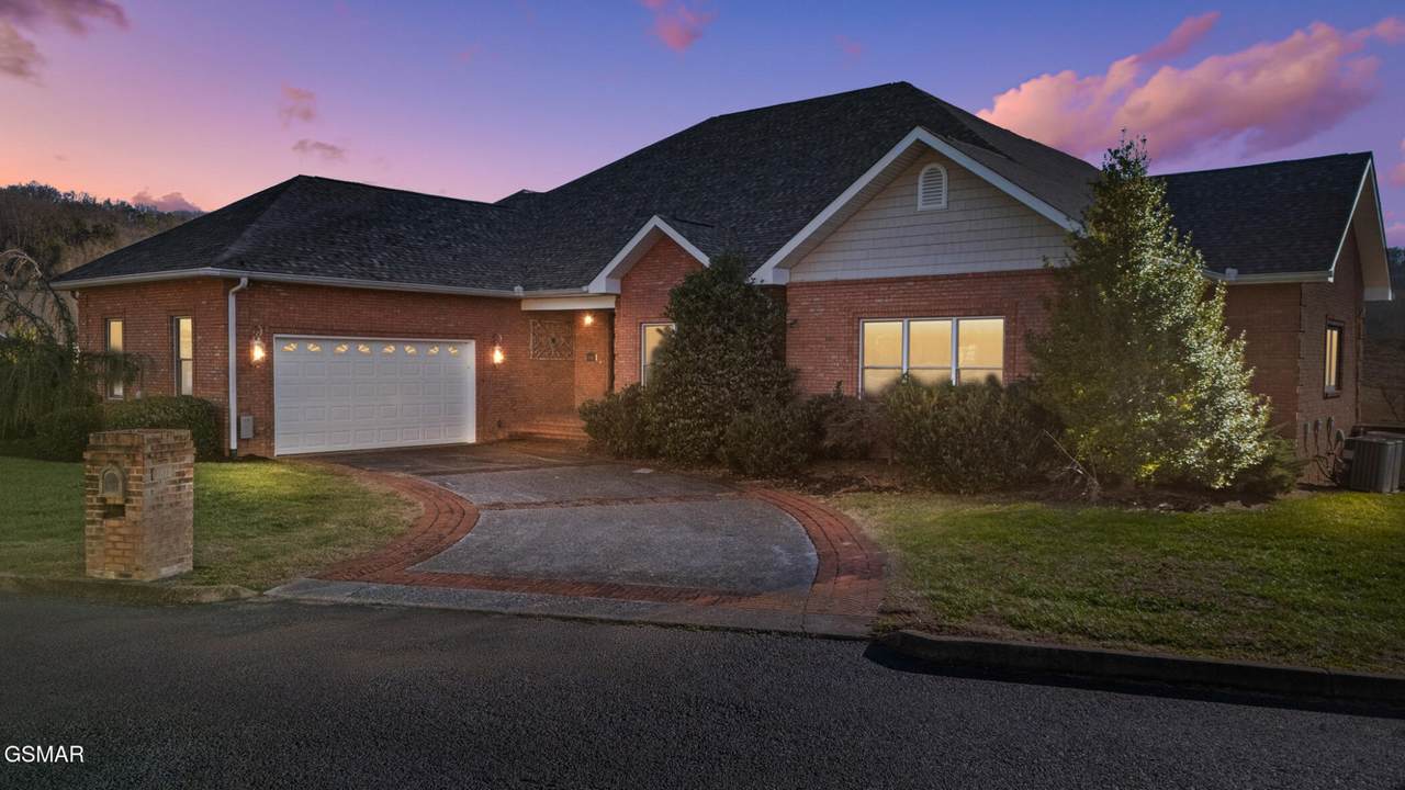1811 Jordans Creek Way - Photo 1