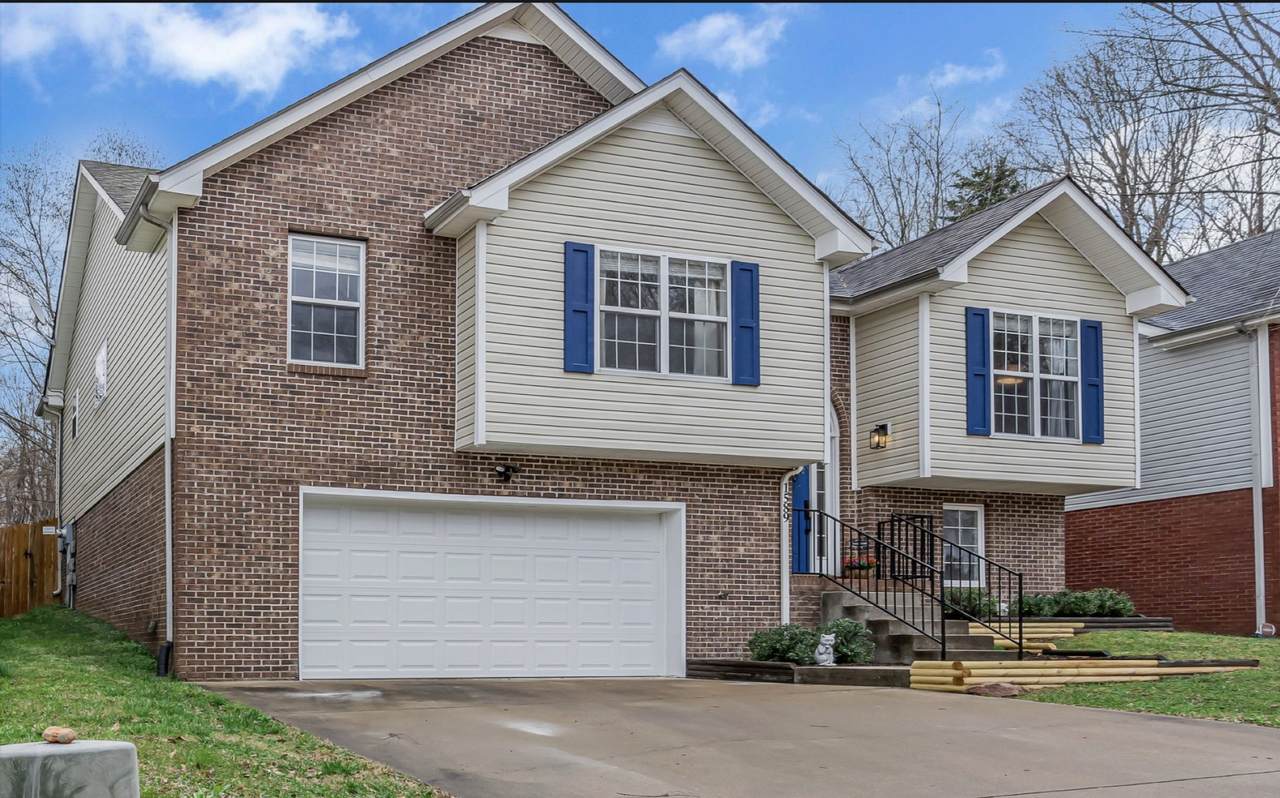 1589 Hedgewood Rd - Photo 1