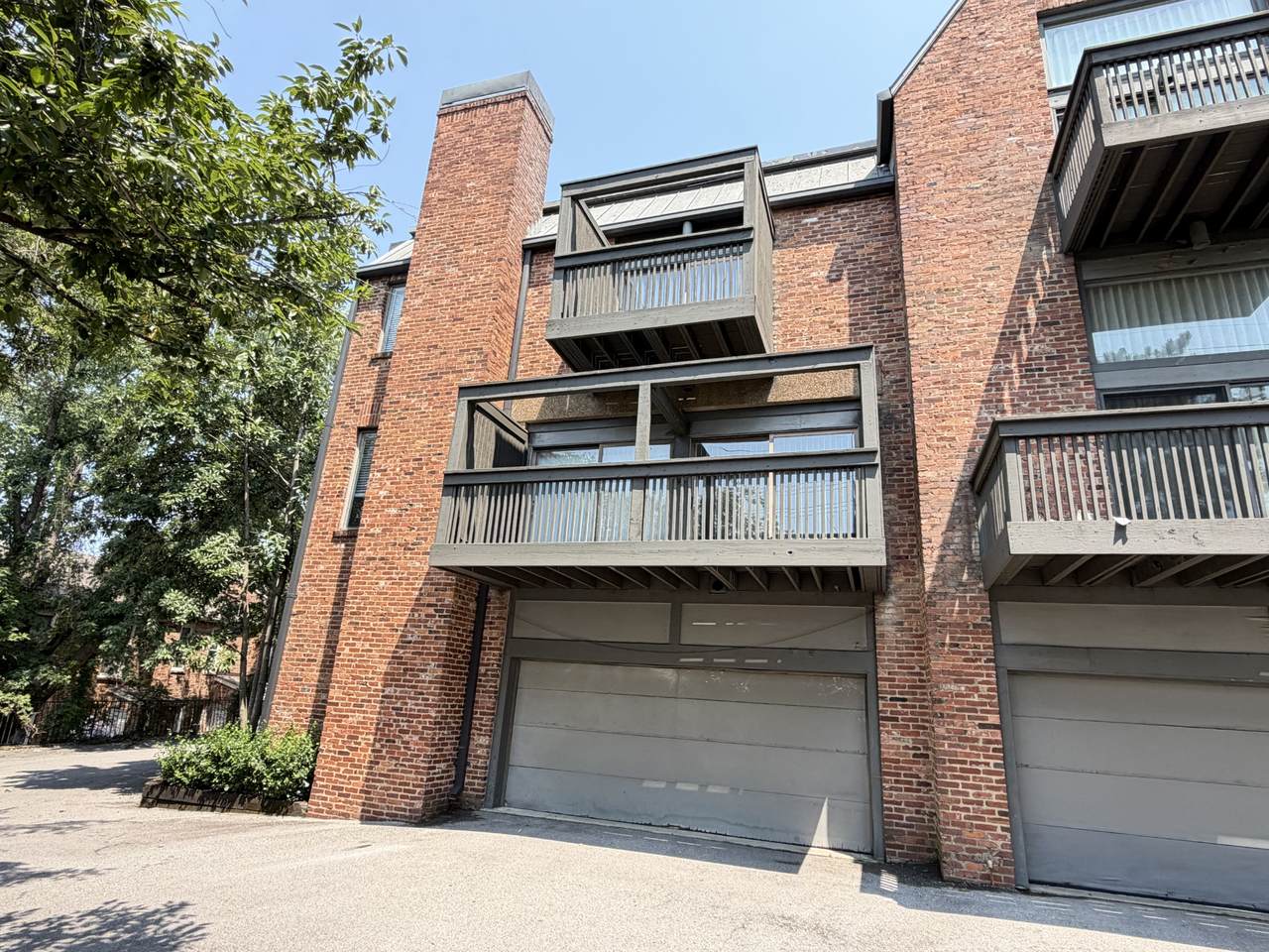 106 Hampton Pl - Photo 1