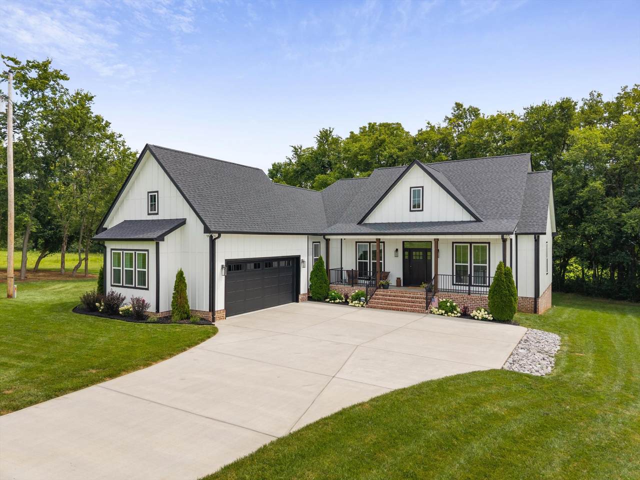 350 Thoroughbred Lane - Photo 1