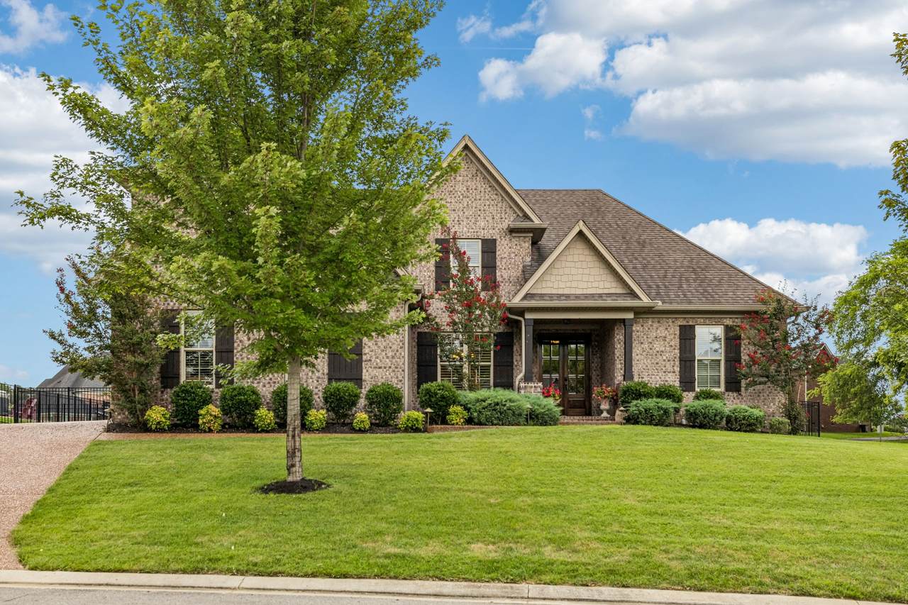 138 Circle Drive - Photo 1