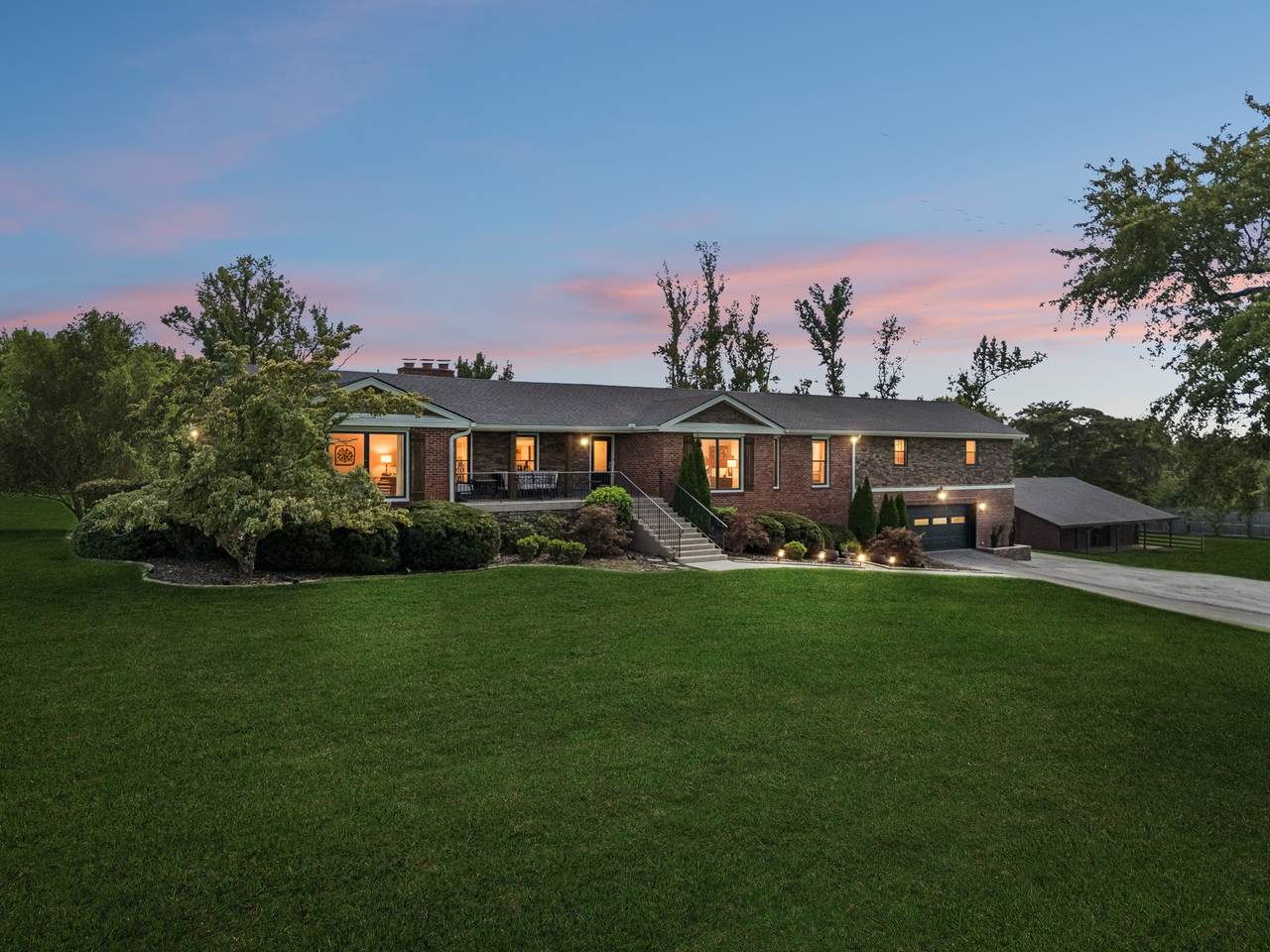 1411 Fairview Dr - Photo 1