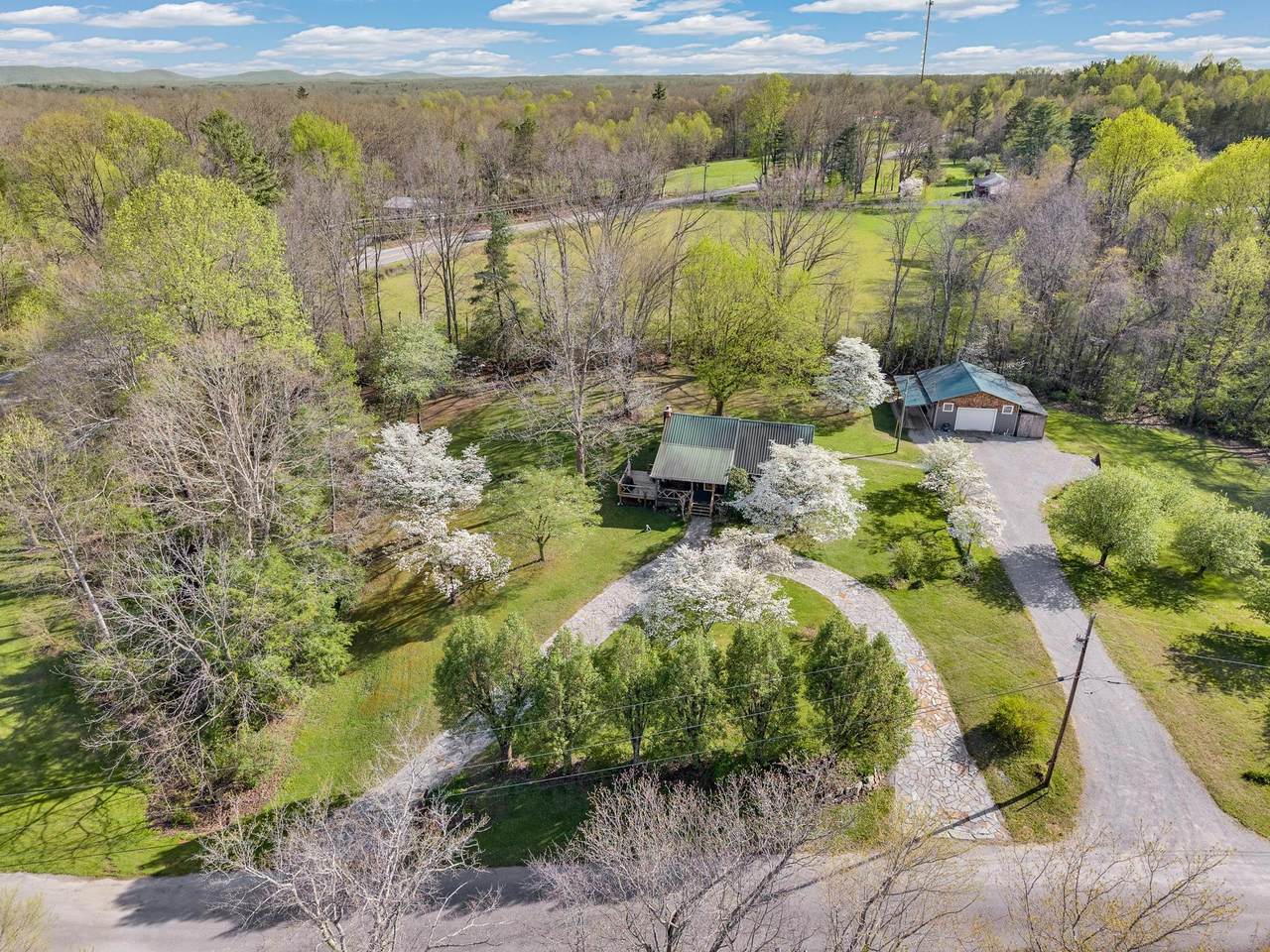 31 Wayfarer Ln - Photo 1