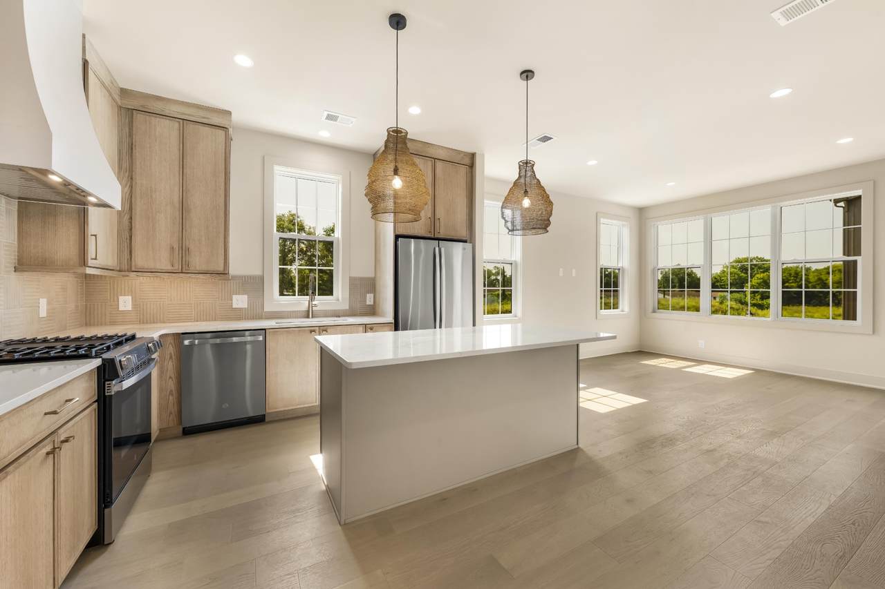300 Edith Cir - Photo 1