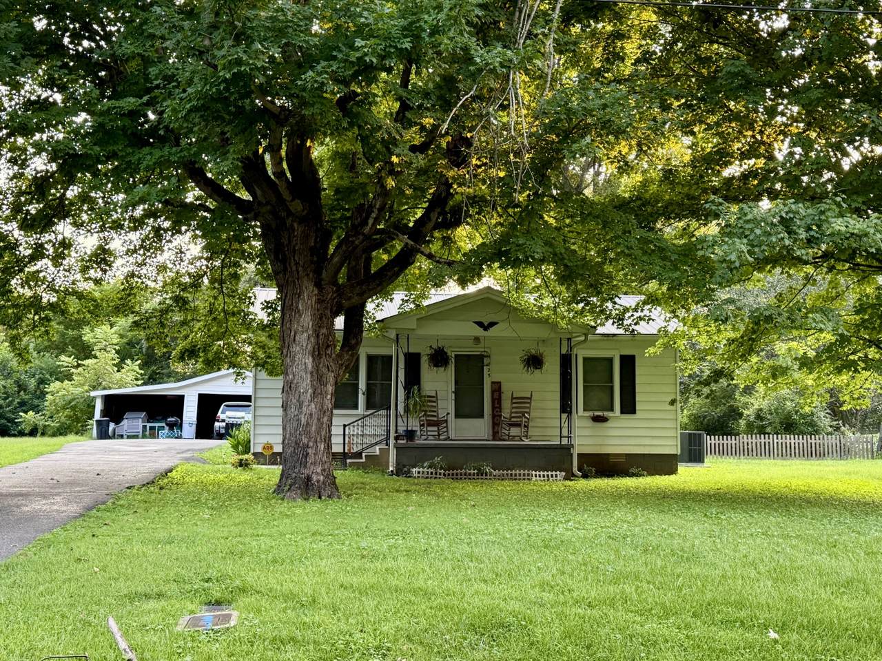325 Spring St - Photo 1