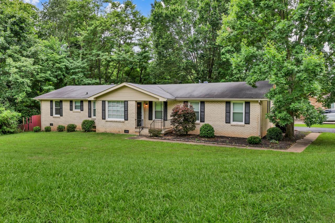 573 Chesterfield Dr - Photo 1