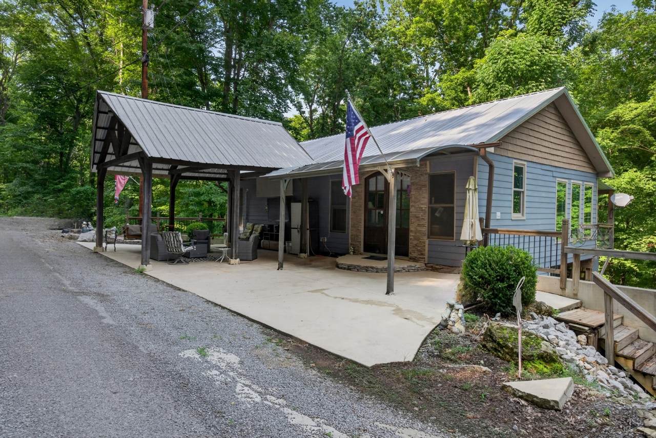 1025 Lakeside Dr - Photo 1