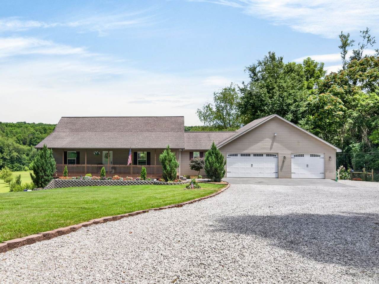 219 Zizka Dr - Photo 1